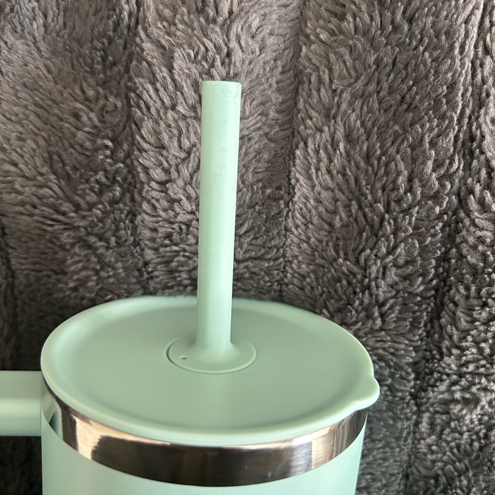 Brand new baby blue 40oz tumbler hydro flask with flexible straw - Picture 4 of 6